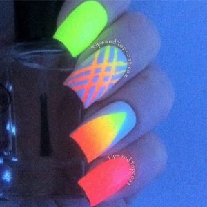 glow nail art 3